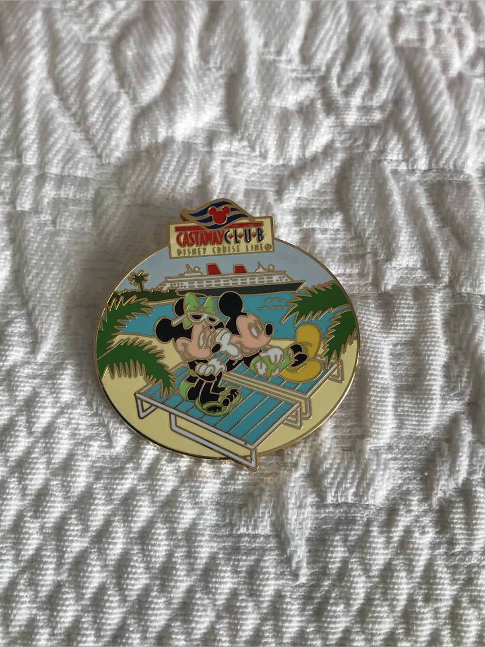 Disney Cruise Line Castaway Club Minnie and Mickey trading pin